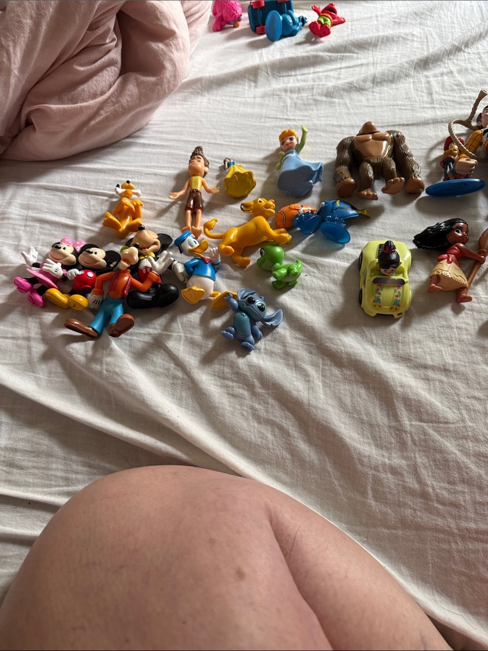 Assorted Disney Character Toy Figures - Mixed Colors